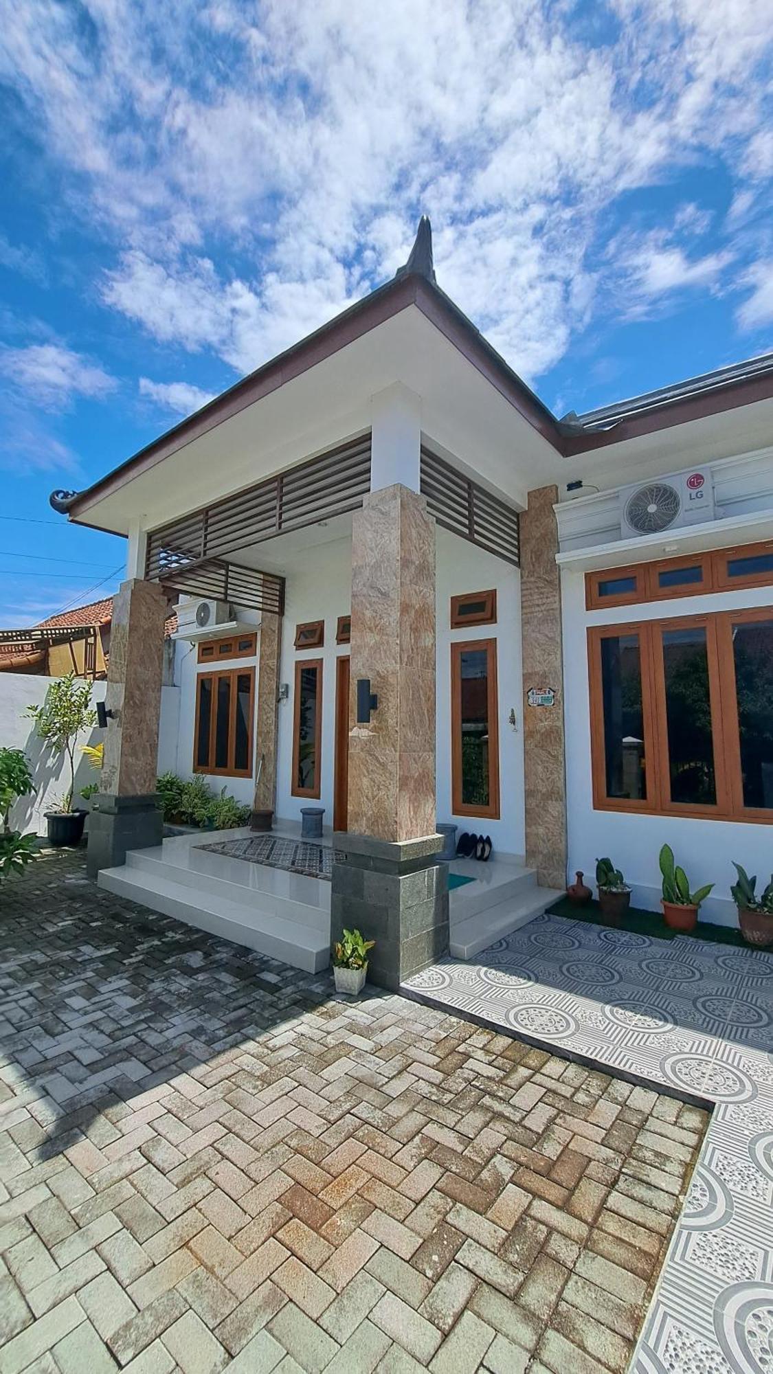 Family Homestay Near Malioboro Джокьякарта Экстерьер фото